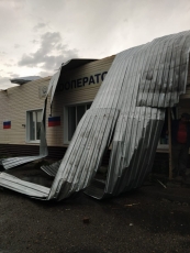 Фото кооперативного магазина после урагана в пгт.Ижморский